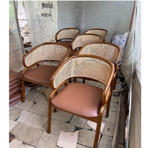 ROUNDED WOODEN TEAK CAFE CHAIR FROM INDONESIA HANDMADE